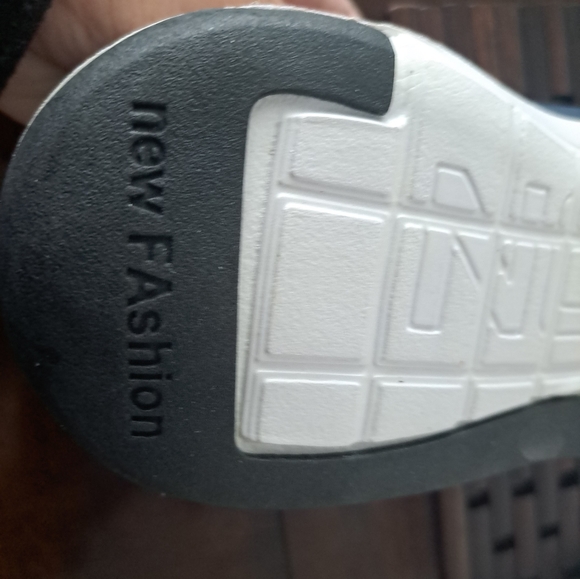 Men's 13 Size Walking Shoe - Picture 3 of 3